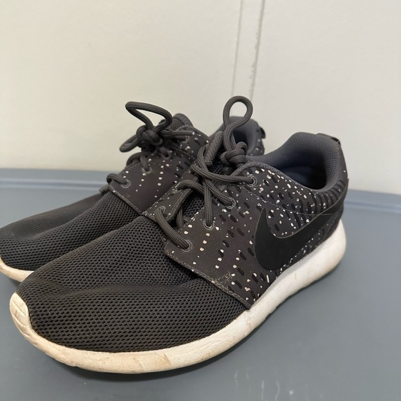 Nike Gray and White Spotted Roshe Tennis Shoes Women’s size 7.5 - Picture 4 of 8